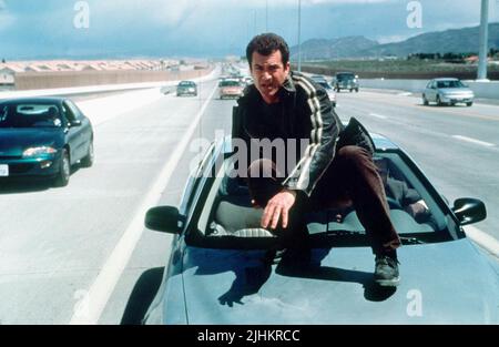 MEL GIBSON, DANNY GLOVER, LETHAL WEAPON 4, 1998 Stock Photo