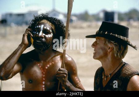 PAUL HOGAN, SERGE COCKBURN, CROCODILE DUNDEE IN LOS ANGELES, 2001 Stock Photo