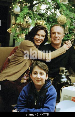 MARY STEENBURGEN, JAMES CAAN, DANIEL TAY, ELF, 2003 Stock Photo