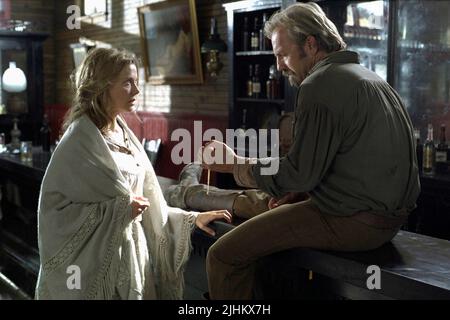 ANNETTE BENNING, KEVIN COSTNER, OPEN RANGE, 2003 Stock Photo