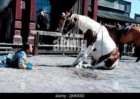 JACKIE CHAN, HORSE, SHANGHAI NOON, 2000 Stock Photo