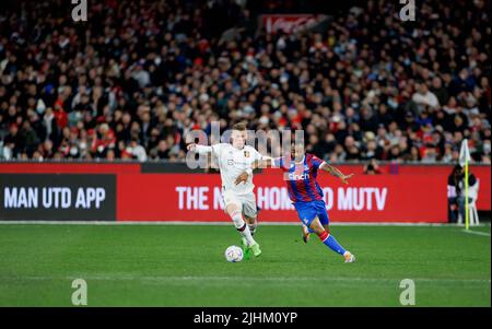 Melbourne, Australia, 19 Jul 2022. Manchester United's Scott McTominay (left) and Crystal Palace's Jordan Ayew battle for the ball during the pre season friendly at Melbourne Cricket Ground (MCG) on 19 Jul 2022. Credit: corleve/Alamy Stock Photo