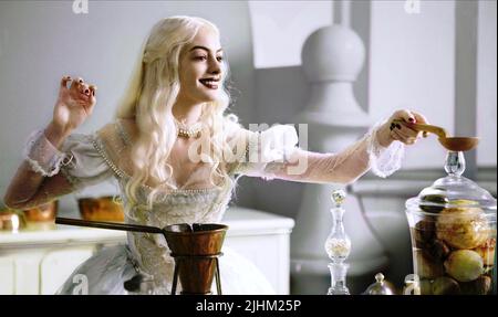 ANNE HATHAWAY, ALICE IN WONDERLAND, 2010 Stock Photo