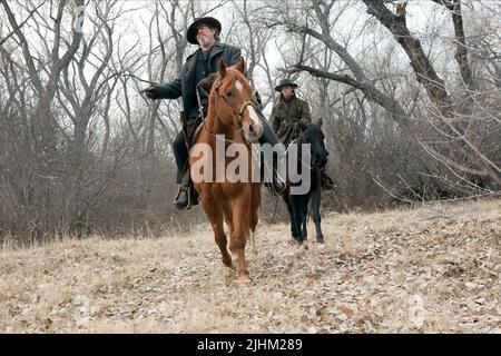 JEFF BRIDGES, HAILEE STEINFELD, TRUE GRIT, 2010 Stock Photo - Alamy