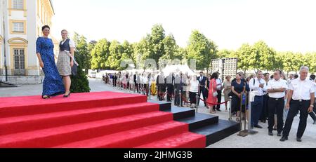 19 July 2022, Bavaria, Oberschleißheim: The President of the Bavarian State Parliament Ilse Aigner (l) and the Ipsheim Wine Queen Anne Schürmer stand on a staircase at the summer reception of the Bavarian State Parliament at Schleißheim Palace during the defile. Photo: Felix Hörhager/dpa Stock Photo