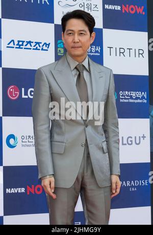 Incheon, South Korea. 19th July, 2022. Actor Lee Jung-jae poses for photos during the 1st Blue Dragon Series Awards at Paradise City Chroma in Incheon, South Korea on July 19, 2022. (Photo by Lee Young-ho/Sipa USA) Credit: Sipa USA/Alamy Live News Stock Photo