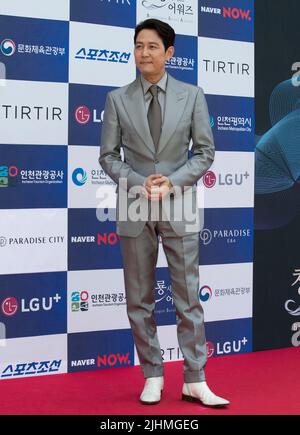 Incheon, South Korea. 19th July, 2022. Actor Lee Jung-jae poses for photos during the 1st Blue Dragon Series Awards at Paradise City Chroma in Incheon, South Korea on July 19, 2022. (Photo by Lee Young-ho/Sipa USA) Credit: Sipa USA/Alamy Live News Stock Photo