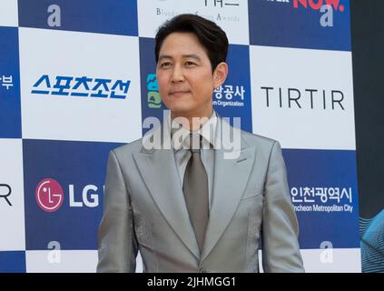 Incheon, South Korea. 19th July, 2022. Actor Lee Jung-jae poses for photos during the 1st Blue Dragon Series Awards at Paradise City Chroma in Incheon, South Korea on July 19, 2022. (Photo by Lee Young-ho/Sipa USA) Credit: Sipa USA/Alamy Live News Stock Photo