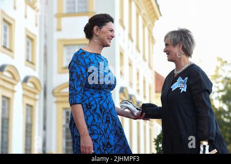 19 July 2022, Bavaria, Oberschleißheim: The President of the Bavarian State Parliament Ilse Aigner (l) speaks with Princess Gloria Thurn und Taxis at the Bavarian State Parliament's summer reception defilee at Schleißheim Palace. Photo: Felix Hörhager/dpa Stock Photo