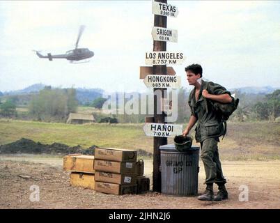 CHARLIE SHEEN, PLATOON, 1986 Stock Photo