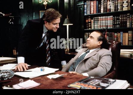 MICHAEL DOUGLAS, DANNY DEVITO, THE WAR OF THE ROSES, 1989 Stock Photo