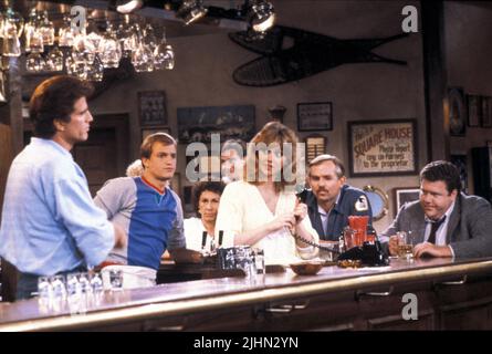 TED DANSON, WOODY HARRELSON, SHELLEY LONG, JOHN RATZENBERGER, GEORGE WENDT, CHEERS, 1982 Stock Photo