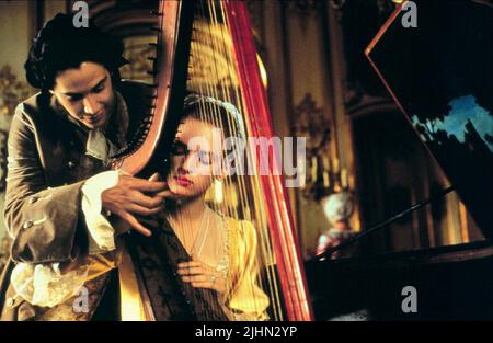 KEANU REEVES, UMA THURMAN, DANGEROUS LIAISONS, 1988 Stock Photo