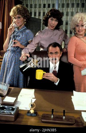 JANE FONDA, LILY TOMLIN, DABNEY COLEMAN, DOLLY PARTON, NINE TO FIVE, 1980 Stock Photo