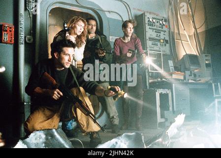 WILLIAM BALDWIN, JOANNA PACULA, CLIFF CURTIS, JAMIE LEE CURTIS, VIRUS, 1999 Stock Photo