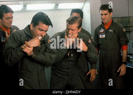 CHARLIE SHEEN, CARY ELWES, HOT SHOTS!, 1991 Stock Photo