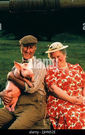 JAMES CROMWELL, MAGDA SZUBANSKI, BABE: PIG IN THE CITY, 1998 Stock Photo