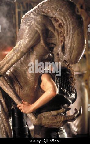 ALIEN: RESURRECTION (1997) SIGOURNEY WEAVER ALRN 036 Stock Photo - Alamy