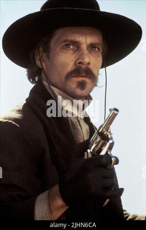 DENNIS QUAID, WYATT EARP, 1994 Stock Photo