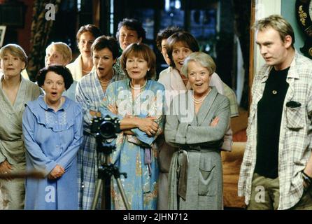 STAPLES,CURRAN,WALTERS,MARCH,WILTON,CROSBIE,HOWD,IMRIE,GLEN,BASSETT,GLENISTER, CALENDAR GIRLS, 2003 Stock Photo