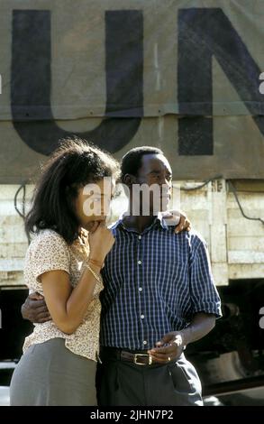 SOPHIE OKONEDO, DON CHEADLE, HOTEL RWANDA, 2004 Stock Photo