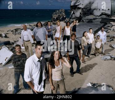 MONAGHAN,FOX,LILLY,HOLLOWAY,O'QUINN,GARCIA,SOMERHALDER,GRACE,ANDREWS,RAVIN,KIM,KIM,KELLEY,PERRINEAU, LOST : SEASON 1, 2004 Stock Photo