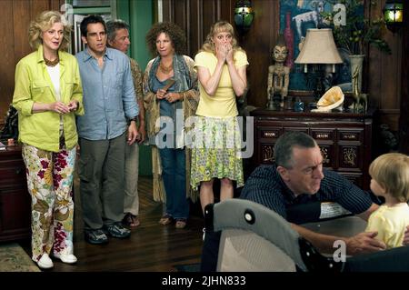 BLYTHE DANNER, BEN STILLER, DUSTIN HOFFMAN, BARBRA STREISAND, TERI POLO, ROBERT DE NIRO, MEET THE FOCKERS, 2004 Stock Photo