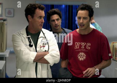 SCRUBS [US TV SERIES 2001 - ] Series#1 [L-R] ZACH BRAFF as Dr. J.D. Dorian,  SARAH CHALKE as Dr. Elliot Reid, KEN JENKINS as Dr.Bob Kelso, DONALD FAISON  as Dr. Chris Turk