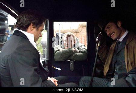 ROBERT DOWNEY JR., GUY RITCHIE, JUDE LAW, SHERLOCK HOLMES, 2009 Stock Photo