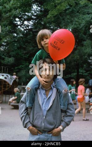 JUSTIN HENRY, DUSTIN HOFFMAN, KRAMER VS. KRAMER, 1979 Stock Photo