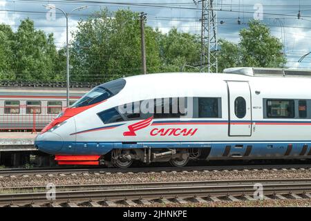 BOLOGOE, RUSSIA - JULY 16, 2022: The head car of the Sapsan high-speed train is close-up on a cloudy July day. Bologoe Station Stock Photo