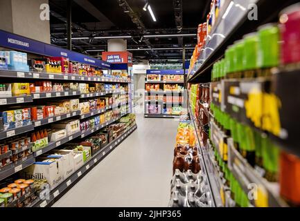 2022-07-20 07:45:08 UTRECHT - Interior of the first app-only Aldi in Utrecht. The checkout-free Aldi Shop&Go is the first app-only Aldi on the European mainland. The store is similar in many ways to the checkout-free Amazon Go stores in the US. ANP SEM VAN DER WAL netherlands out - belgium out Stock Photo