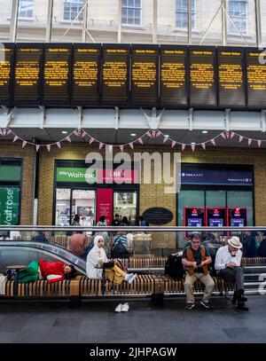 Kings Cross. London, UK. 20th July, 2022. Passengers are exhausted as there are still no trains out of Kings Cross station today, due to urgent maintenance works as a consequence of yesterday's extreme temperatures. Picture Credit: ernesto rogata/Alamy Live News Stock Photo