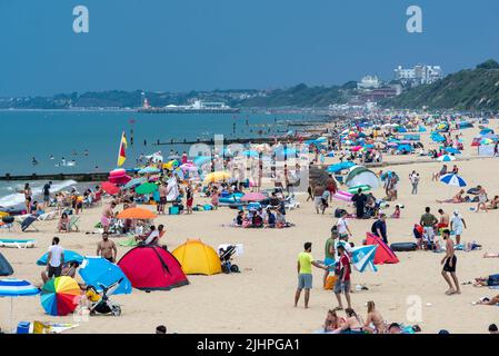 Dark clouds over beach during heatwave, Boscombe and Bournemouth, Dorset, England, UK, July 2022. Stock Photo