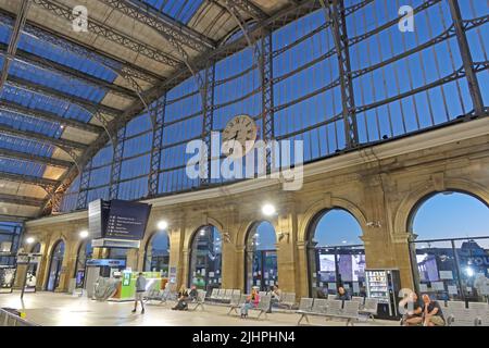 Liverpool Lime Street Victorian railway station, at night, Merseyside, England, UK, L1 1JD Stock Photo