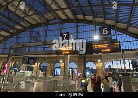 Liverpool Lime Street station, at night, Merseyside, England, UK, L1 1JD Stock Photo