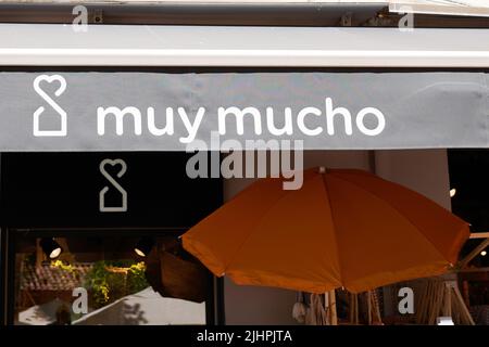 Bordeaux , Aquitaine  France - 07 14 2022 : muy mucho logo brand and text sign boutique facade Stock Photo