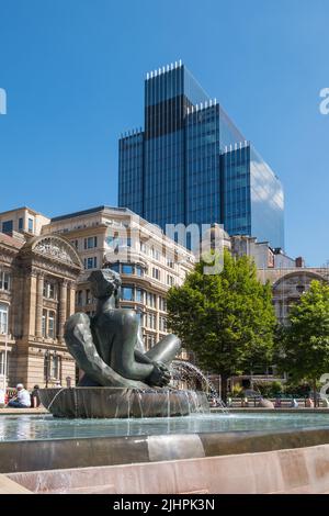 The Floozie in the Jacuzzi in Victoria Square, Birmingham with the Council House and 103 Colmore Row in the background Stock Photo