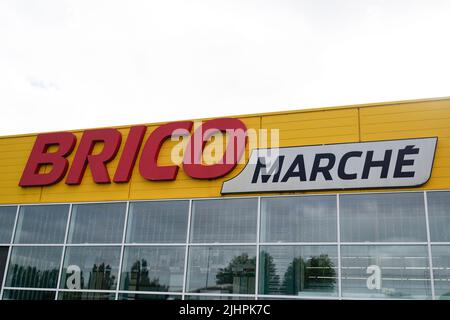 Bordeaux , Aquitaine  France - 07 14 2022 : brico marche logo brand and text sign french market do it yourself Stock Photo