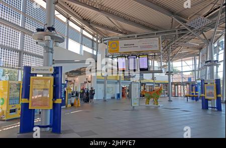 Interior of Liverpool South Parkway railway station, Garston, Speke, Merseyside for Liverpool John Lennon Airport, Holly Farm Rd, Liverpool L19 5PQ Stock Photo