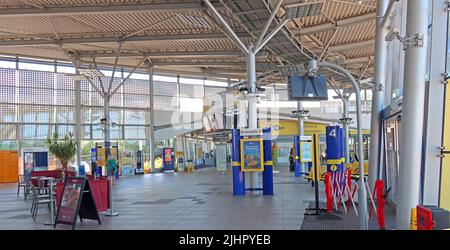 Interior of Liverpool South Parkway railway station, Garston, Speke, Merseyside for Liverpool John Lennon Airport, Holly Farm Rd, Liverpool L19 5PQ Stock Photo