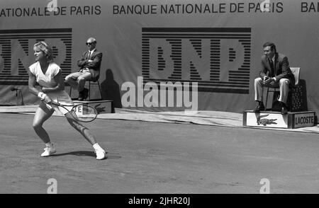 The American tennis player Chris Evert, during a Women's singles match of the French Open. Paris, Roland-Garros stadium, June 1984 Stock Photo