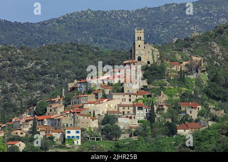 France, Pyrénées-Orientales (66) Eus, village labellisé, vue générale / France, Pyrénées-Orientales Eus, labeled village, general view Stock Photo