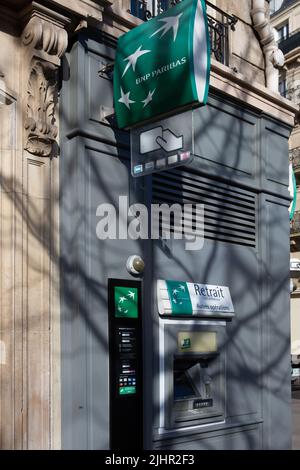 France, Ile de France region, Paris 5th arrondissement, Boulevard Saint-Marcel, ATM, cash point, GAB, BNP Paribas Stock Photo