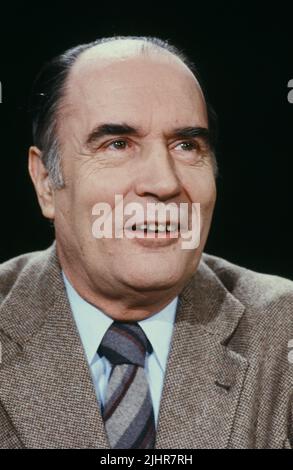 François Mitterrand on the set of the television show 'Cartes sur table' on Antenne 2, during the campaign for the 1981 presidential election. January 14, 1980 Stock Photo