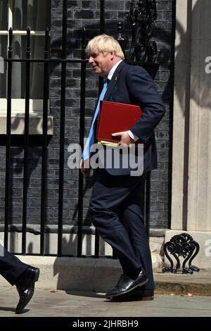 London, UK. 20th July, 2022. PM Boris Johnson leaves Downing Street to speak at Prime Ministers Questions in the Houses of Parliament for the last time. Credit: JOHNNY ARMSTEAD/Alamy Live News Stock Photo