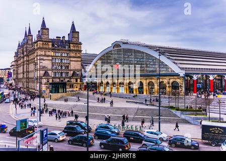 Liverpool Lime Street railway station and North Western Hotel. Liverpool, Merseyside, Lancashire, England, United Kingdom Stock Photo