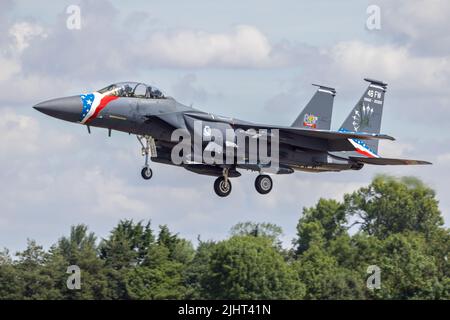 U.S. Air Force 48th Fighter Wing New Heritage F-15E Strike Eagle arriving at RAF Fairford to take park in the Royal International Air Tattoo 2022 Stock Photo