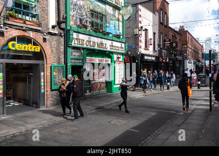 Dublin, Ireland - March 24, 2022: Crowds of tourists gather in Dublin's Temple Bar neighbourhood, a colourful downtown area of the city. Stock Photo