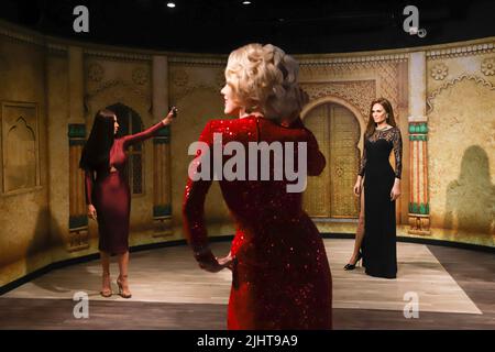 American Model And Actress Kim Kardashian Poses At The De Grisogono ...